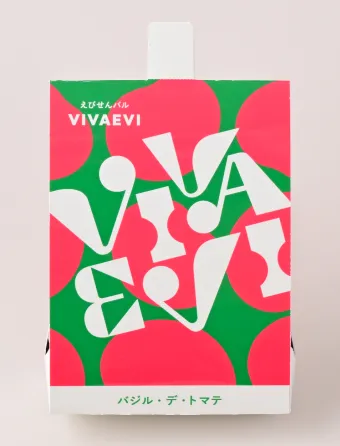 VivaEvi(ヴィヴァエビ）のパッケージ画像。バジル・デ・トマテは、赤ワインとの相性が良いえびが主原料のおせんべい。